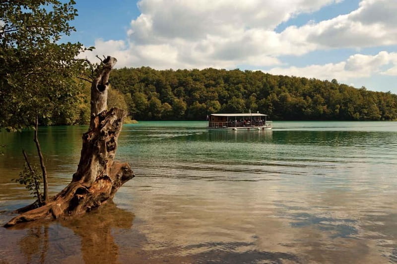 Plitvice Lakes: Guided Walking Tour with Train and Boat Ride - What you will be like with this guide-led style