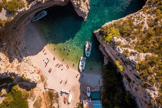 Private Blue Cave and Hvar - 5 Islands Tour - Private Boat Rhythm: What Makes This Day Click