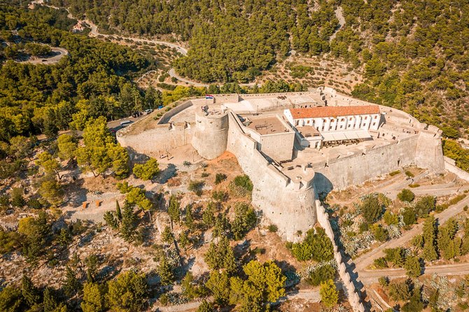 Private Blue Cave and Hvar - 5 Islands Tour - Komiza Break: Fisher Town, Breakfast Options, and Photo Stops