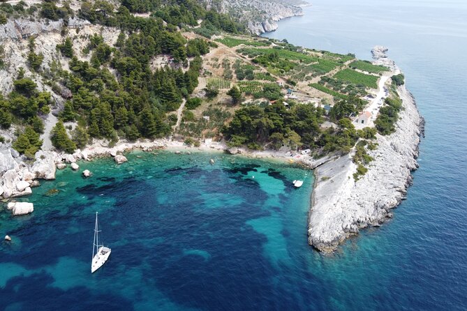 Private boat tour of Red rocks & Pakleni islands - Stop 3, Plaža Malo Zaraće, and the Food in Velo Zaraće