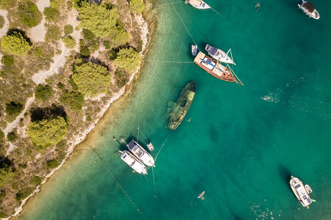 Private Boat tour to the Blue Lagoon & Solta - Swim, Snorkel, Tan and Relax! - The boat, the schedule, and how to manage a 7-hour water day