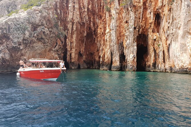 Private Red Rocks and Pakleni Islands beach hopping speedboat tour - Stop 3: Pakleni Islands Beach Hopping and Sea-Side Lunch at Palmizana