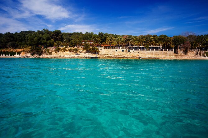Private Speed Boat Tour of Hvar South Shore & Pakleni islands - Stop 1: Red Rocks, Hvar, for photos, swim time, and cliff jumps