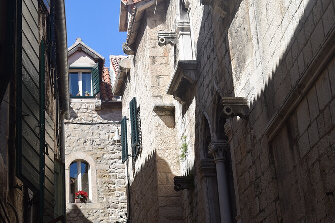 Private Split City Walking Tour - Spanish Guide - Stop 3, City Clock: the 24-hour sun and why old time rules matter