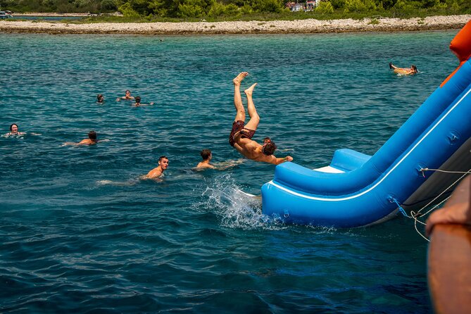 Slatine - Island Hopping Excursion (Trogir/Blue Lagoon/Shipwreck) - Food and drinks onboard: lunch choice and what is included