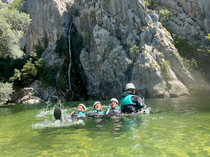 Small Group Canyoning with proffesional guide - The 10-minute walk down to the river Cetina