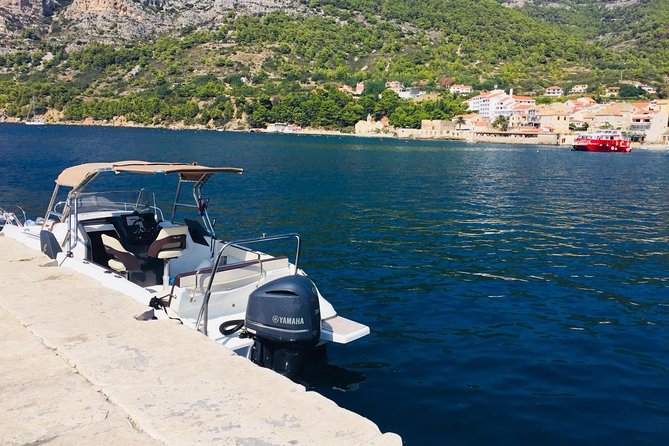 Speedboat transfer from Hvar town (Water taxi transfer) to Airport Split - Port near Split Airport, then the minivan ride to your terminal door