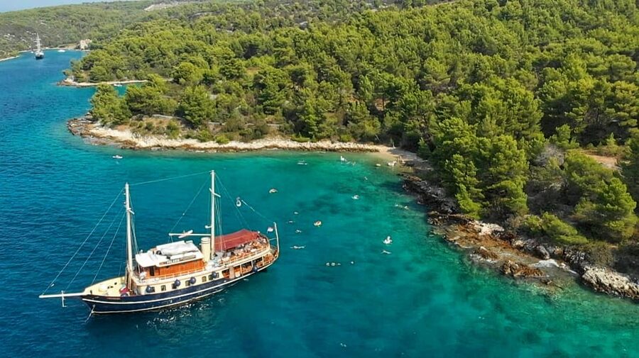 Split: All inclusive Brač & Šolta Island Swimming Cruise - A proper summer day from Split, built around swimming