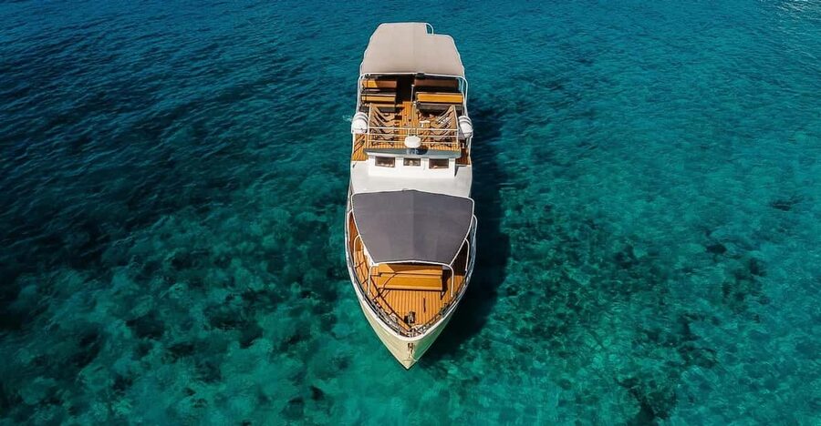 Split: Blue Lagoon and 3 Island Cruise with Food and Drinks - Getting to the Meeting Point: Stand 11 on Riva Promenade