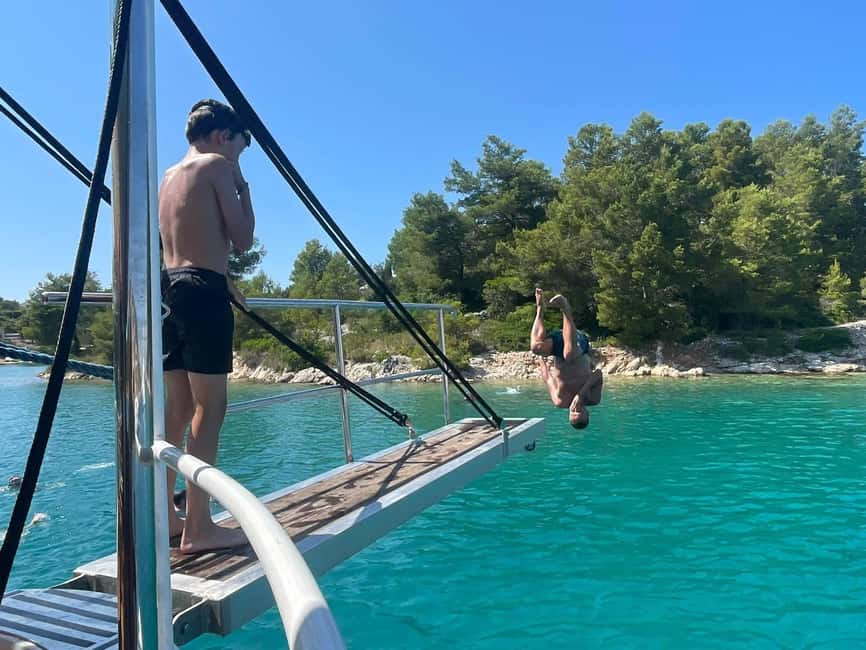 Split: Blue Lagoon and Šolta Boat Tour with Lunch and Drinks - Blue Lagoon Swim Time: When Snorkeling Gear Is Included, It Changes Your Day