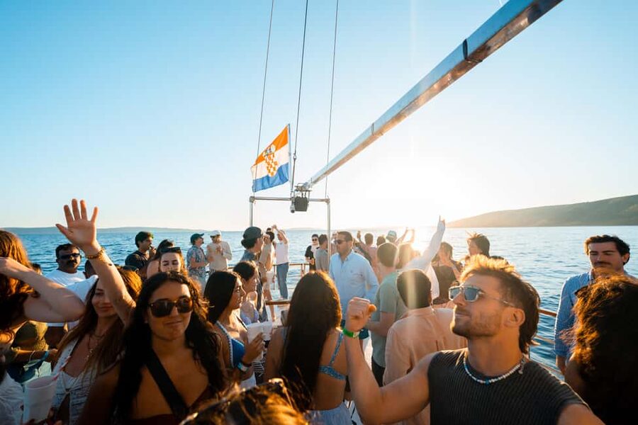 Split: Blue Lagoon Boat Party with Slide, Dj and After Party - Entering Split’s Party-Boat World at Inbox Bar (Bracelet Time)