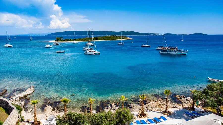 Split: Blue Lagoon, Shipwreck, & Šolta with Lunch & Drinks - Key highlights