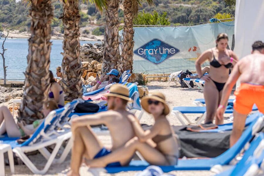 Split: Blue Lagoon, Shipwreck, & Šolta with Lunch & Drinks - Comfort Tips That Make the Difference on Windy Adriatic Days