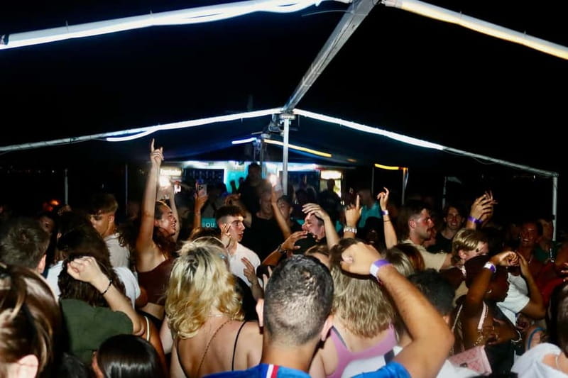 Split: Boat Crawl with Nightclub Access, Shots, & Boat Party - Should You Book This Split After Dark Boat Crawl?