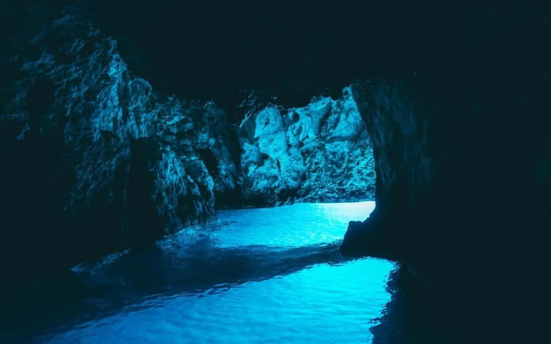 Split: Boat Tour to Blue Cave, Vis, Blue Lagoon, Hvar, Brač - Getting to the Water in Split: Meeting Point and Boat Comfort