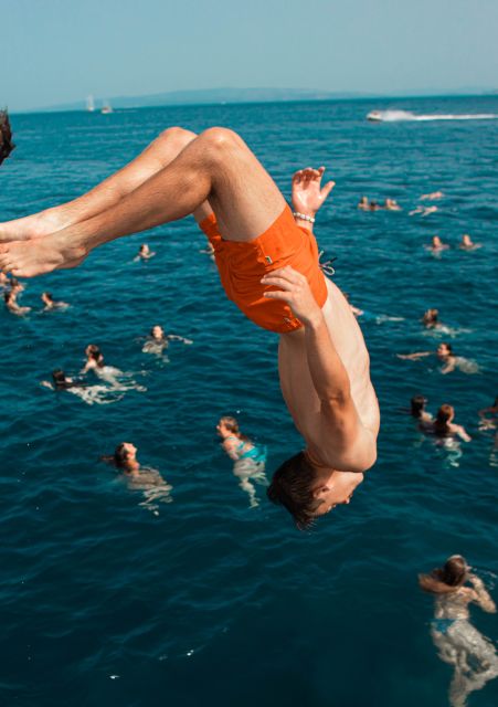 Split: Captain’s Boat Party – Blue Lagoon, DJ & Free Shots - Who this boat party is best for, and who should skip it