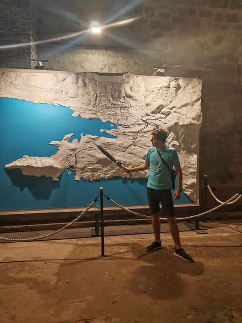 Split: City Walking Tour w/ Game of Thrones Locations - The Iron Throne photo moment (and why it feels fun, not cheesy)