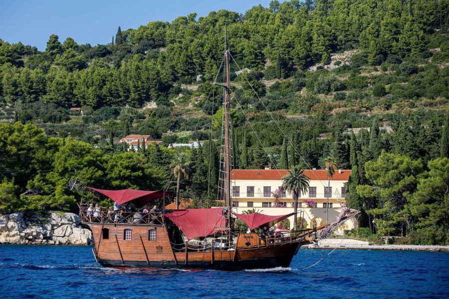 Split: Cruise on Columbo's Pirate Ship "Santa Maria" - What You Should Bring (and How to Prep in One Minute)