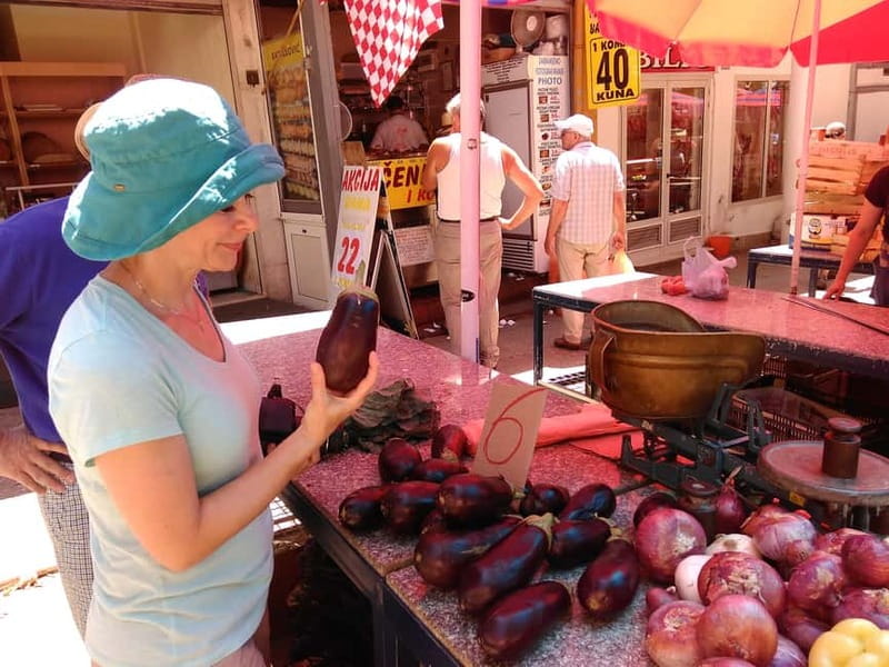 Split: Food Tasting Walking Tour - Chocolate store with a Guinness-record bar: the sweet detour