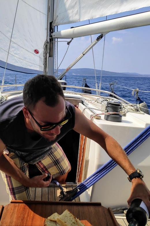 Split: Full Day Sailing Tour to Šolta Island and Brač Island - Getting on Board: The RO 1037 Meeting Spot and First Hour
