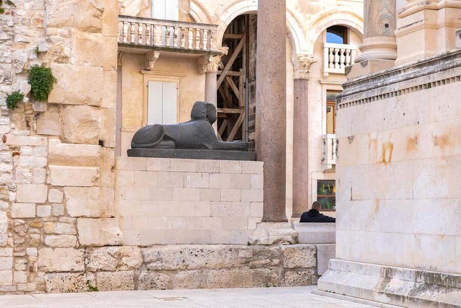 Split: Group or Private Walking Tour with Art Historian - Old Town squares and markets: where the walk turns into a living city