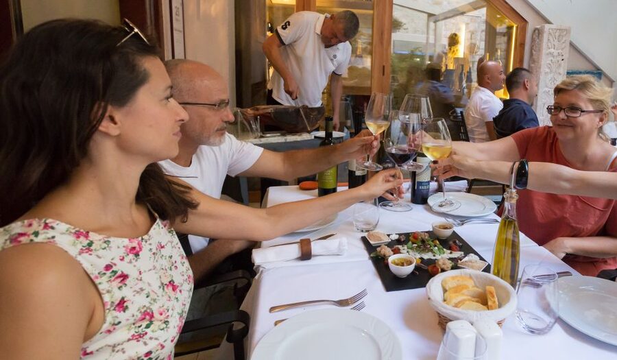 Split: Historical & Gastro Treasures Tour with Green Market - Green Market stops: what you taste at brunch
