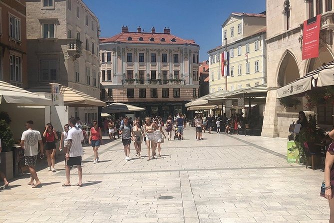 Split History and Gastro Small-Group Tour with Food and Drinks - What you eat and drink on the tour, and what changes by season