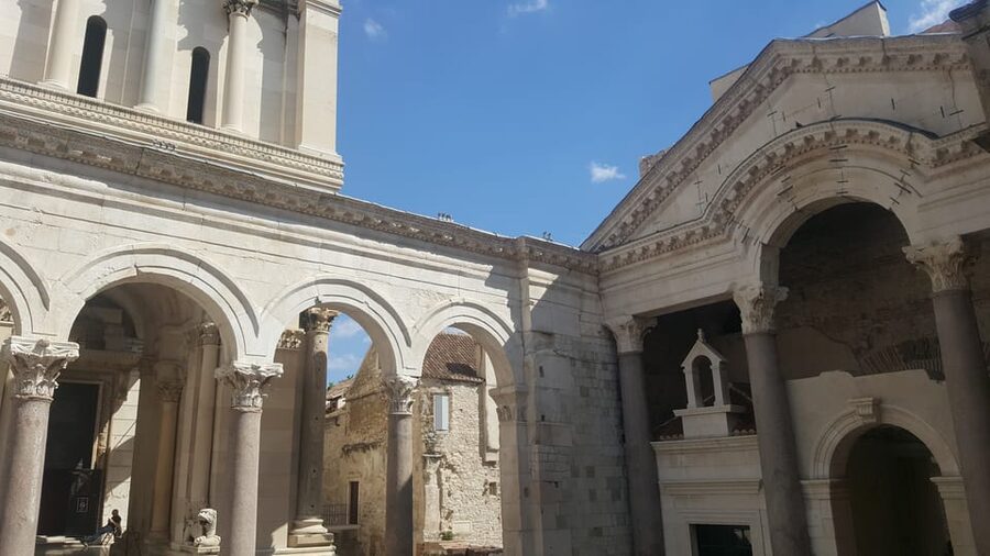 Split: Old Town Food Tour - Diocletian’s Palace Sights: St. Domnius, Jupiter’s Temple, Peristyle, Golden Gate
