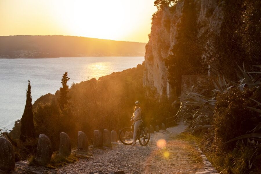 Split: Old Town Guided Bike Tour with Poljud Stadium - The Pub Finish and Croatian Craft Beer Taste Test