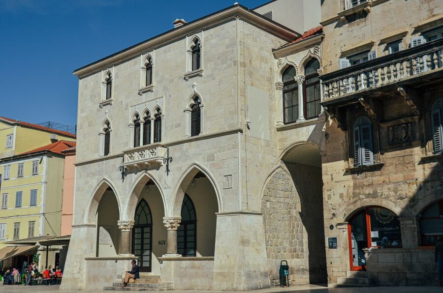 Split: Palace & Old Town Private Walking Tour-Entrance incl. - From Golden Gate and Gregory of Nin to Prokurative