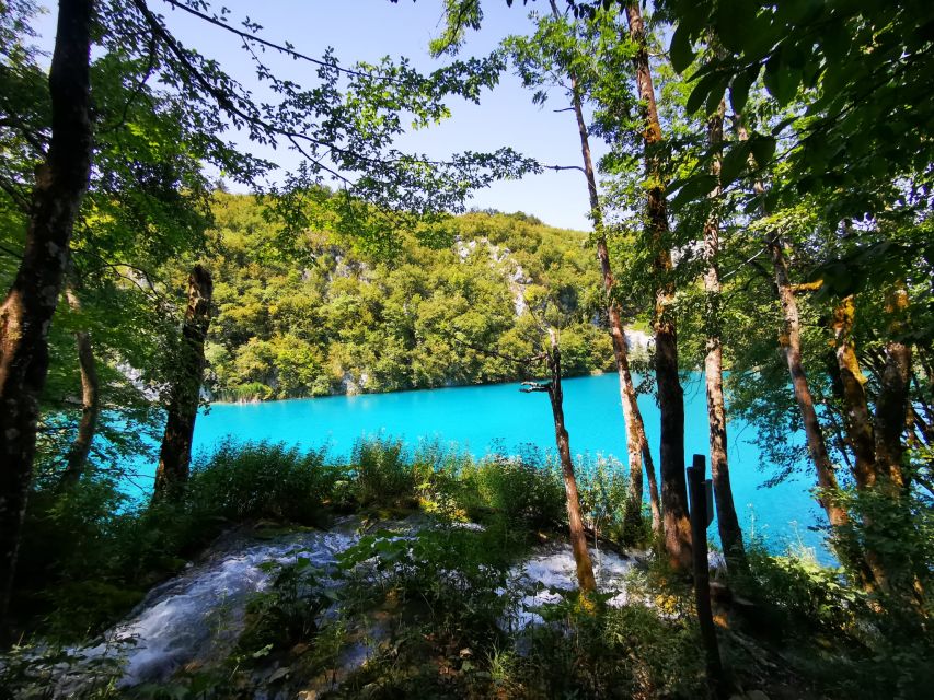 Split: Plitvice Lakes Guided Day Tour with Entry Tickets - Boat ride to the Lower Lakes for the Great waterfall moment