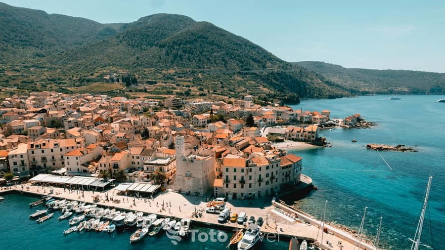Split/Podstrana: Blue Cave, Hvar & 6 Islands Speedboat Trip - Stiniva Bay plus the limestone and WWII viewpoints from the boat