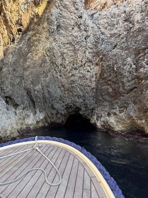 Split/Podstrana: Blue Cave, Hvar & 6 Islands Speedboat Trip - Blue Cave timing and what makes that aquamarine moment happen