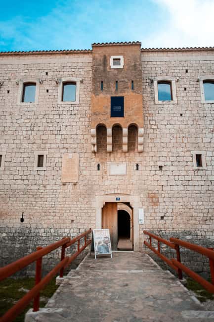 Split: Private tour to Salona, Vitturi castle and Trogir - The Kaštela pause, soft drinks and time to reset