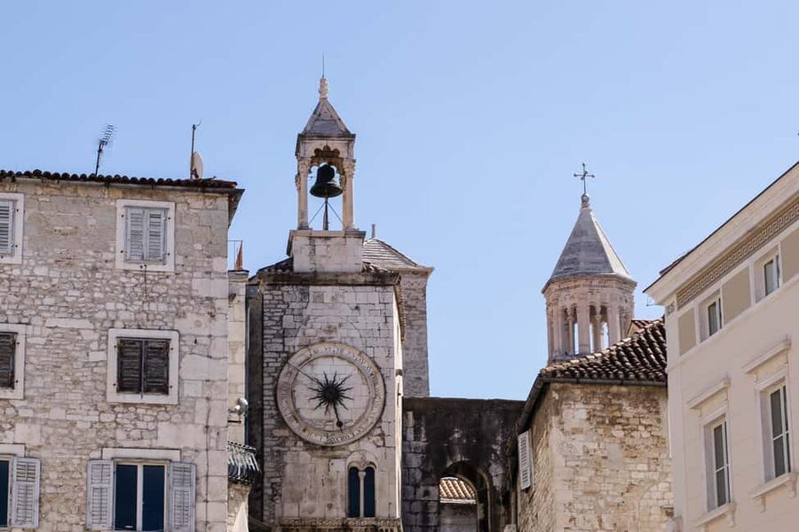 Split: Private Walking Tour for Families with kids (5-17y) - Guide quality: Dana and Jen, plus language options