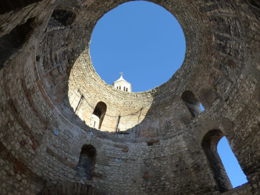 Split: Private Walking Tour in the Historical Town Center - Golden Gate and People’s Square: reading the city’s rhythm
