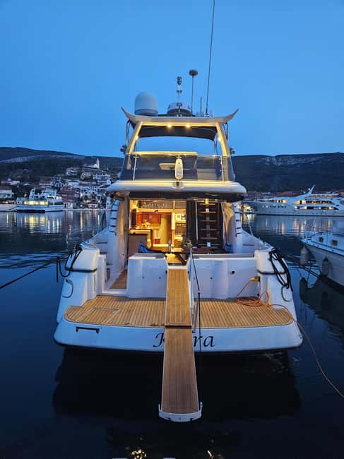 Split: Private Yacht Day Trip - Food, fruit, and ice tea, the small details that keep the day smooth
