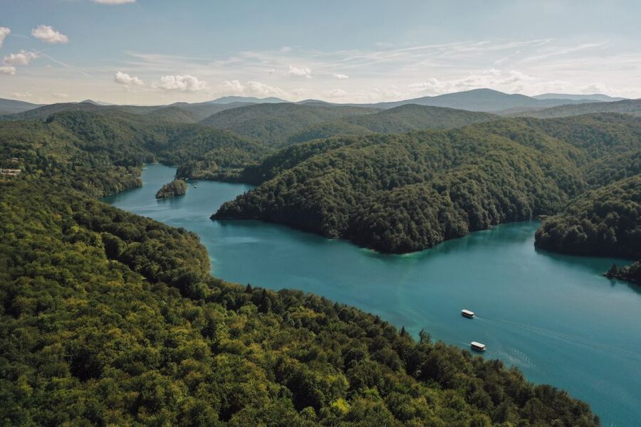 Split: Self-Guided Plitvice Lakes Day Tour with Boat Ride - Self-guided freedom versus getting a full guide