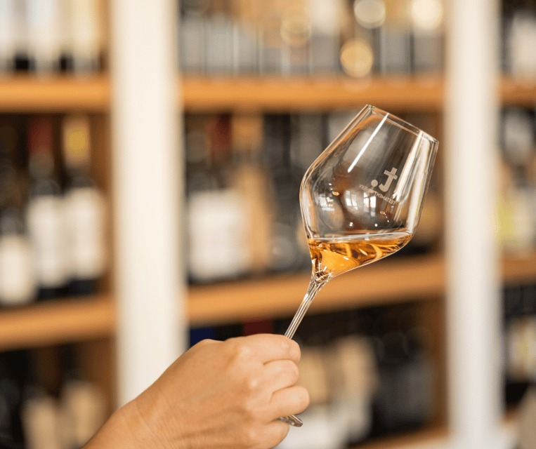 Split&Sip: Educational wine tasting - Group size and vibe: when it feels more private than scheduled
