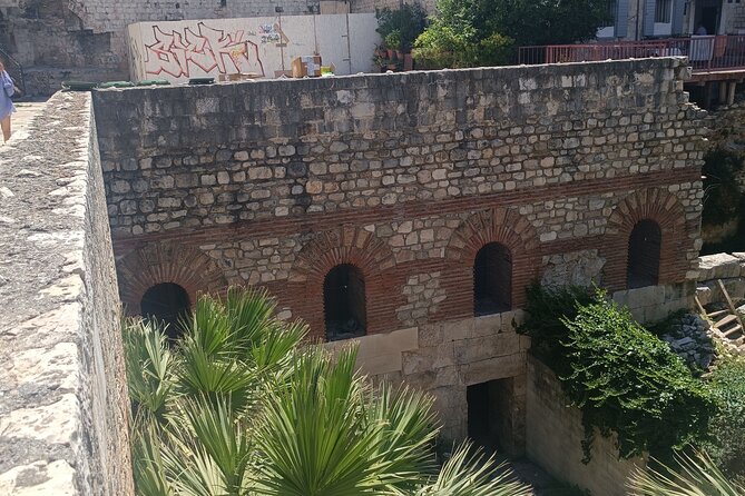 Split Walking Tour with Professor of History - The Golden Gate, the Narrow Street, and Old Town Direction Sense