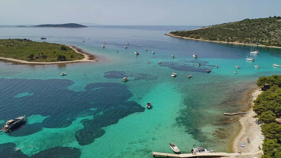 Trogir: Blue Lagoon and 3 Islands Speedboat Tour - The Šolta island break in Maslinica: cafés, castle views, and pine air